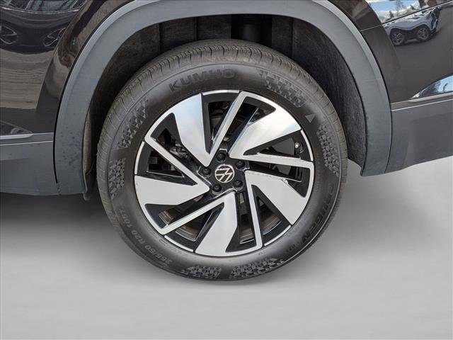 Used 2025 Volkswagen Atlas SE image 23