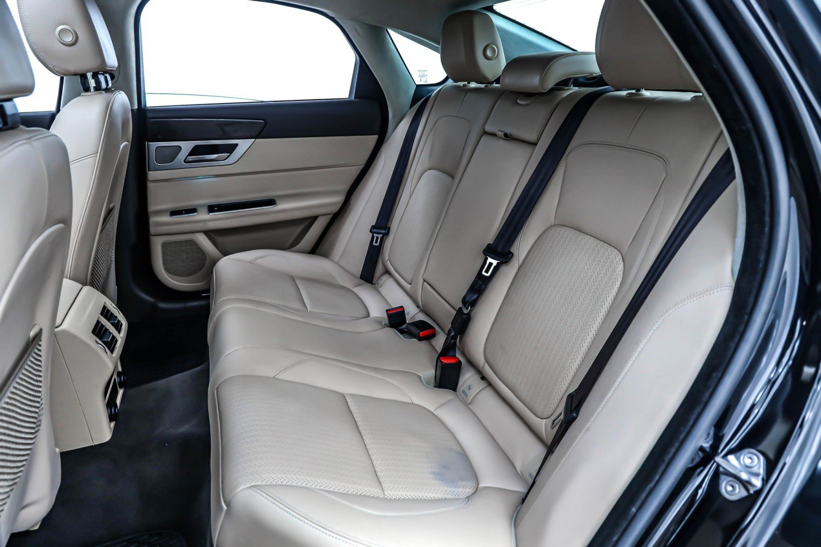 Used 2020 Jaguar XF Prestige image 7