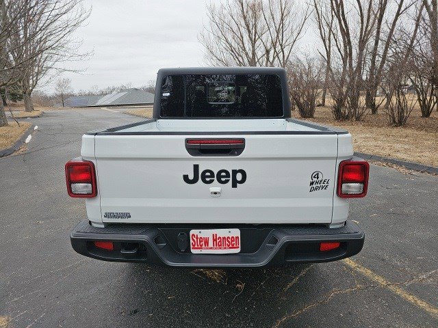 Used 2022 Jeep Gladiator Willys image 5