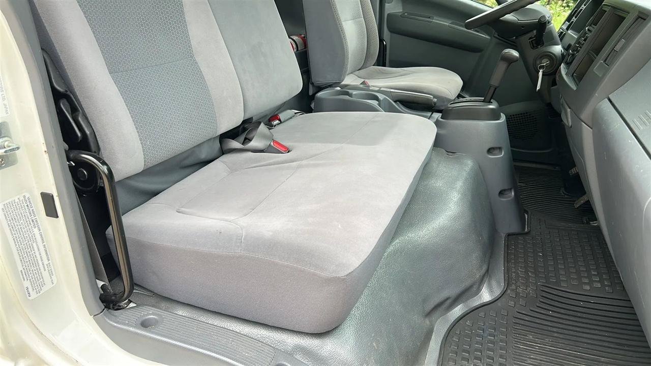 Used 2018 Isuzu NPR RWD image 44