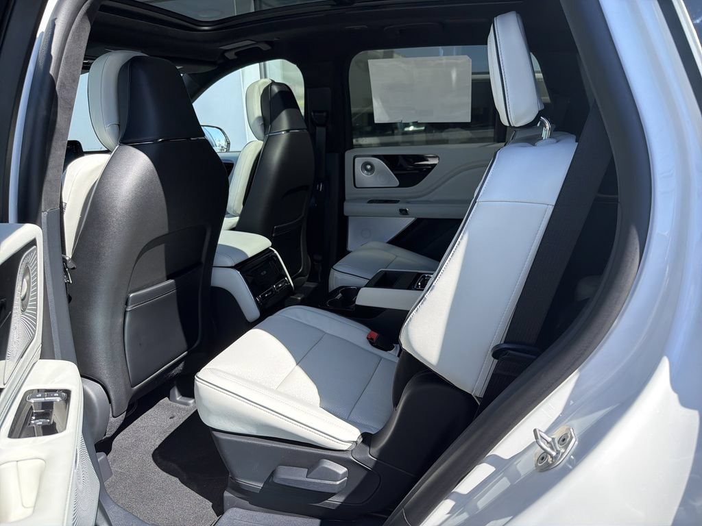 New 2026 Lincoln Aviator Black Label w/ Dynamic Handling Package AWD/4WD image 8