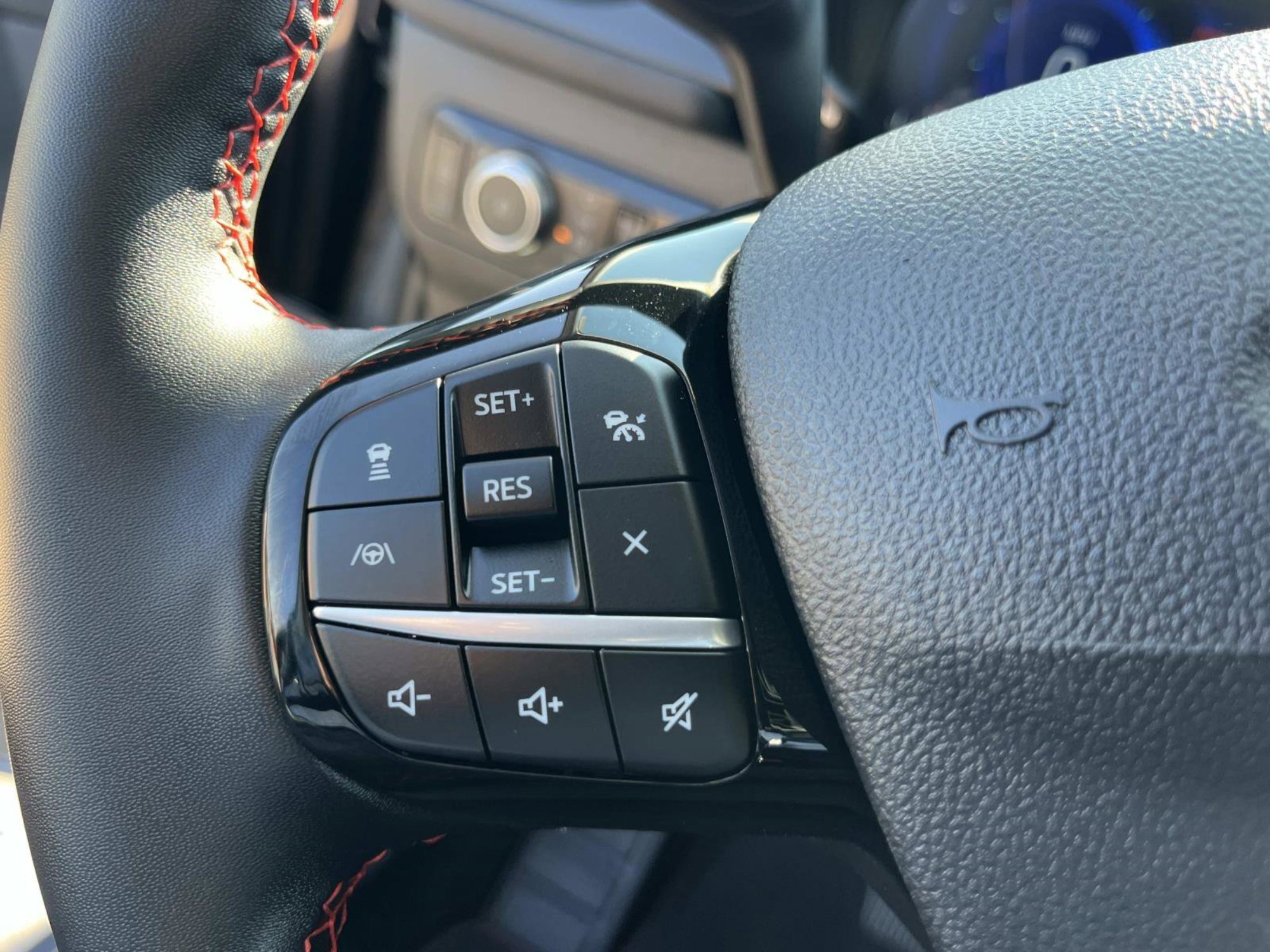 Used 2022 Ford Escape SEL w/ SEL Stealth AWD Package image 30