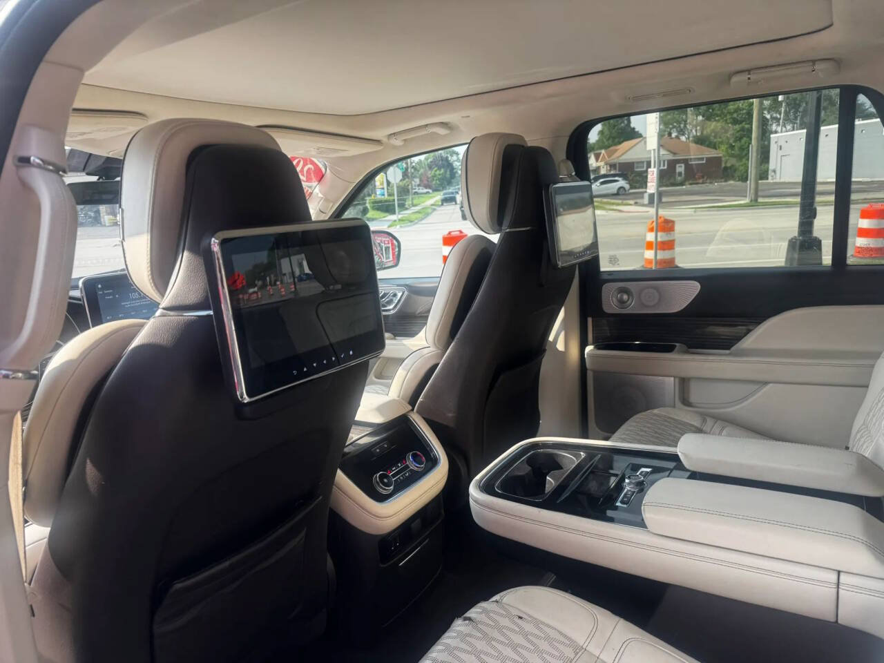 Used 2018 Lincoln Navigator L Black Label w/ Cargo Package AWD/4WD image 11
