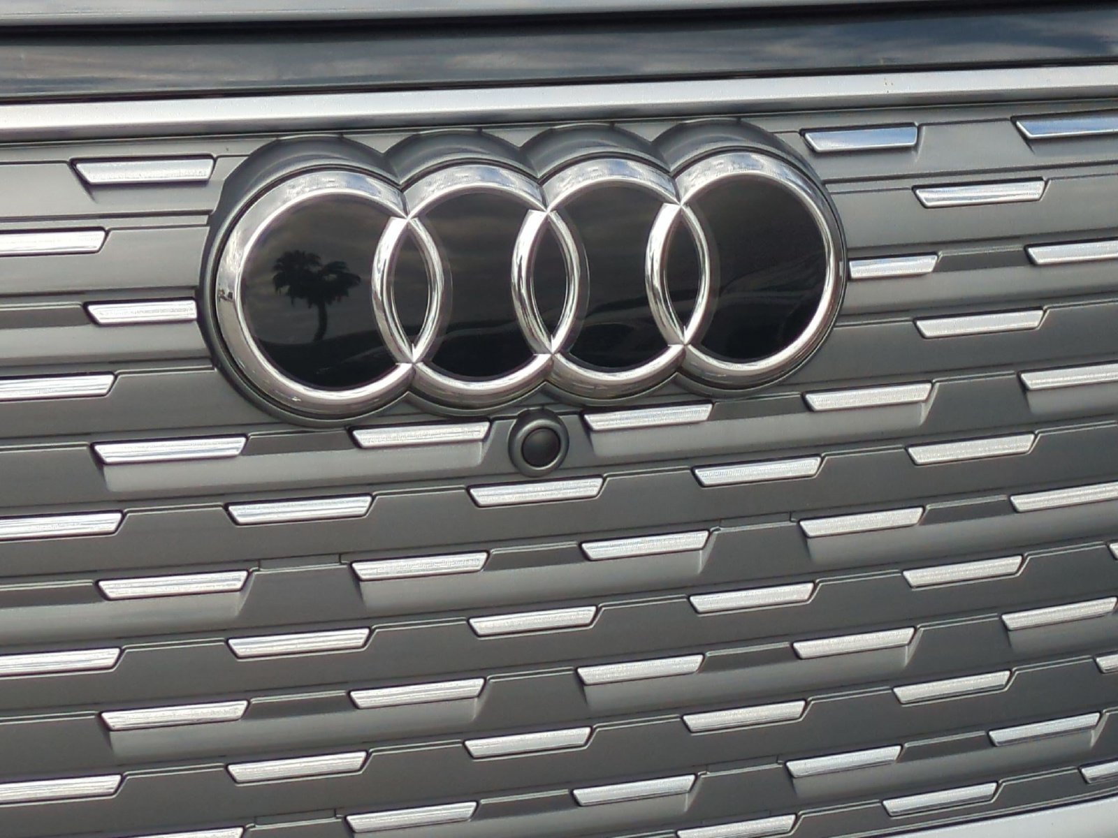 Used 2023 Audi Q4 e-tron Premium w/ Convenience Package AWD/4WD image 25