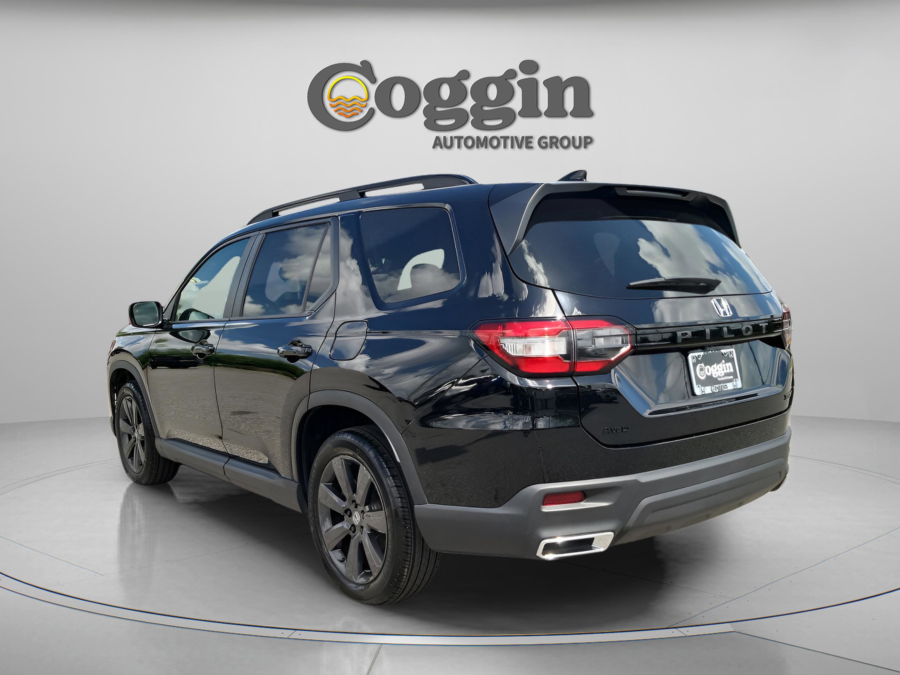 Certified 2024 Honda Pilot Sport image 4