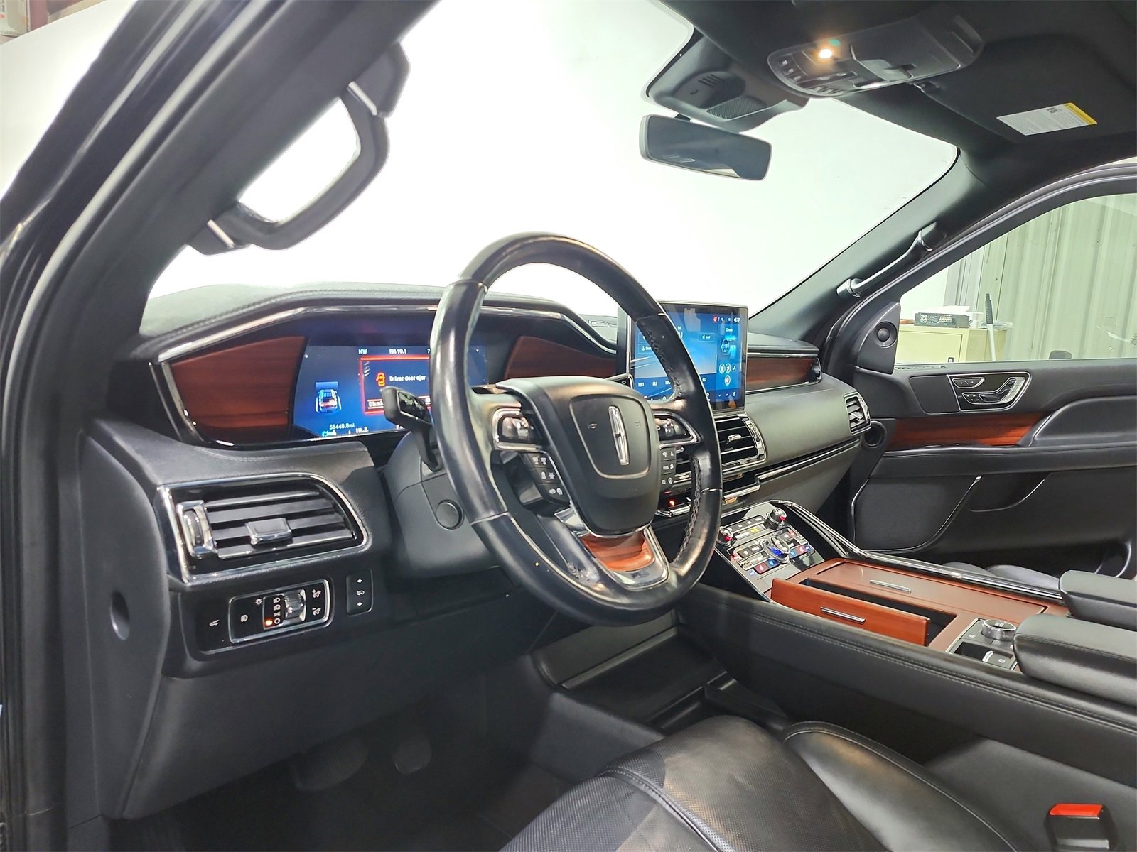 Used 2024 Lincoln Navigator Reserve image 18