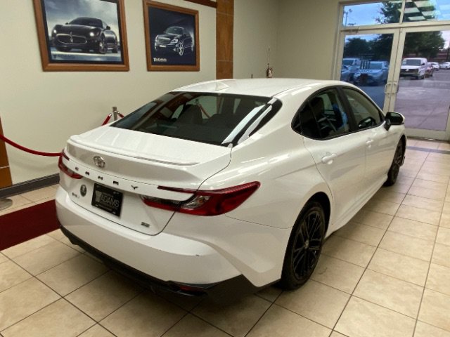 Used 2025 Toyota Camry SE FWD image 4