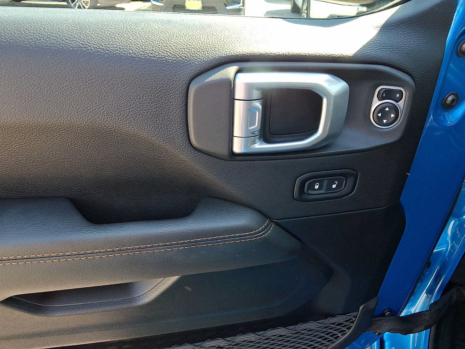 Used 2023 Jeep Wrangler Unlimited Sahara AWD/4WD image 13