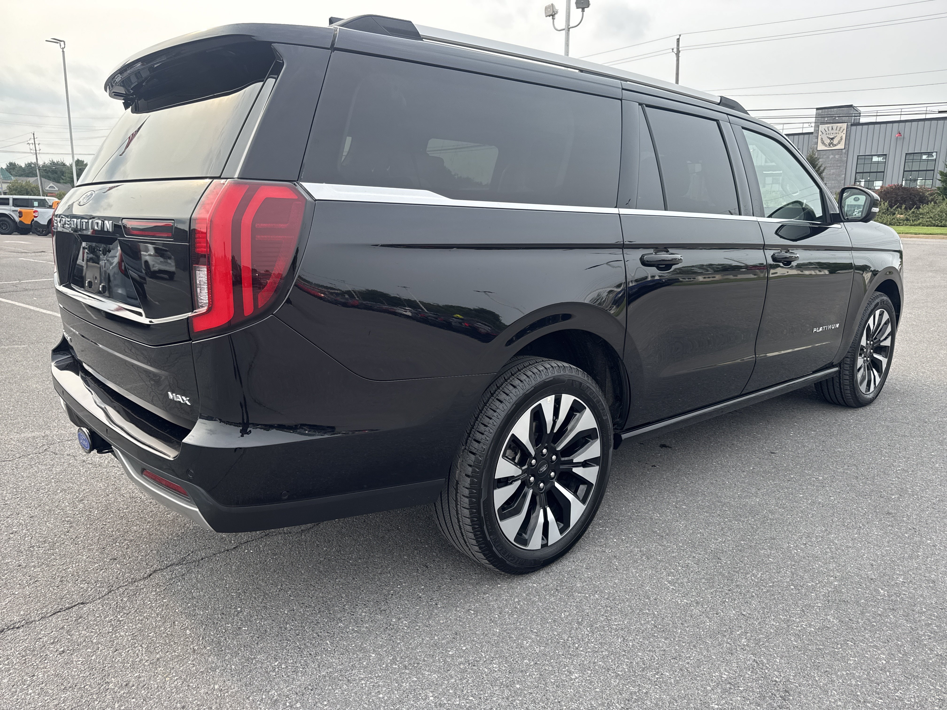 Used 2025 Ford Expedition Max Platinum w/ Driver's Package AWD/4WD video 3