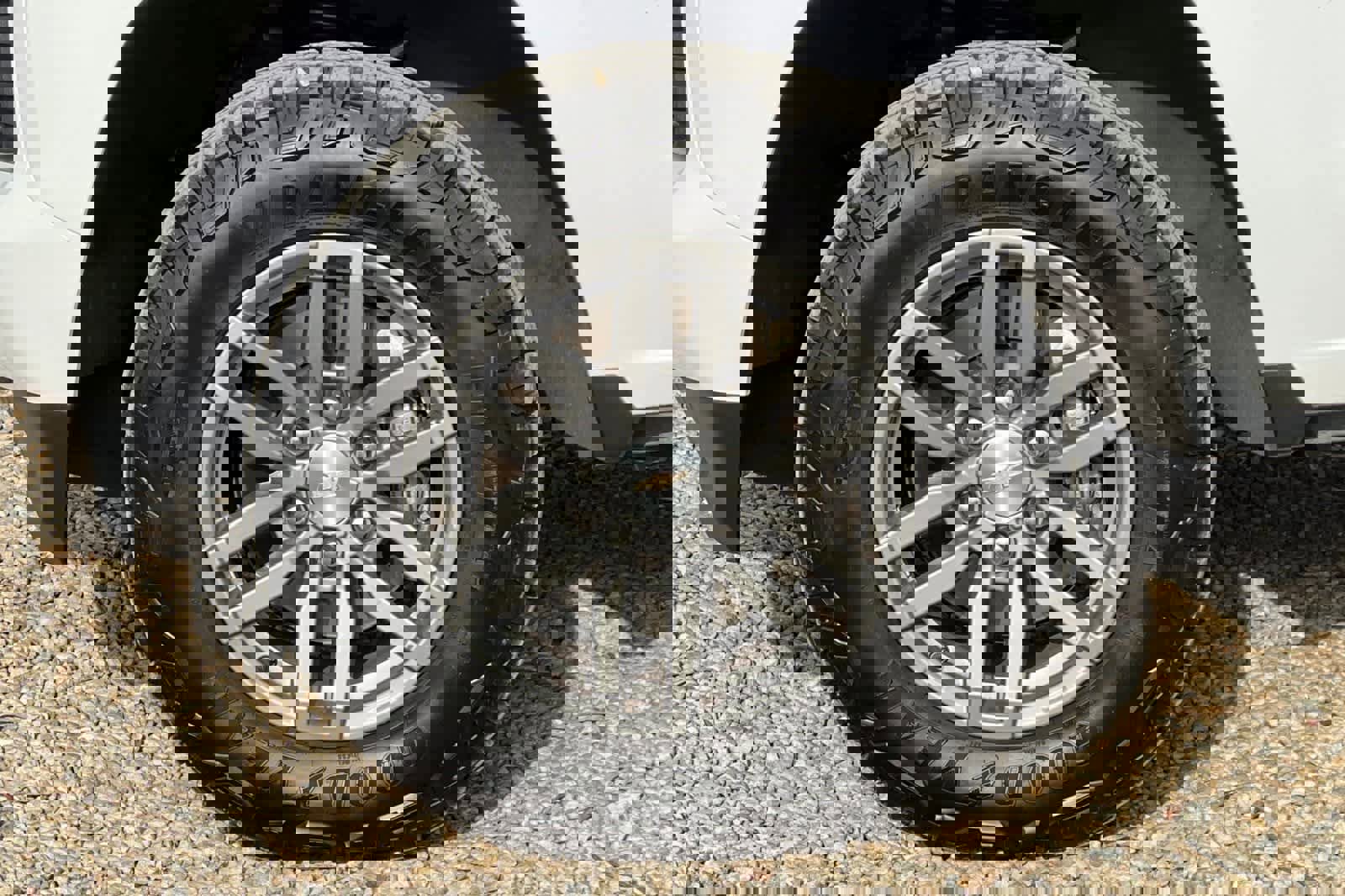 Used 2023 Chevrolet Colorado LT image 36