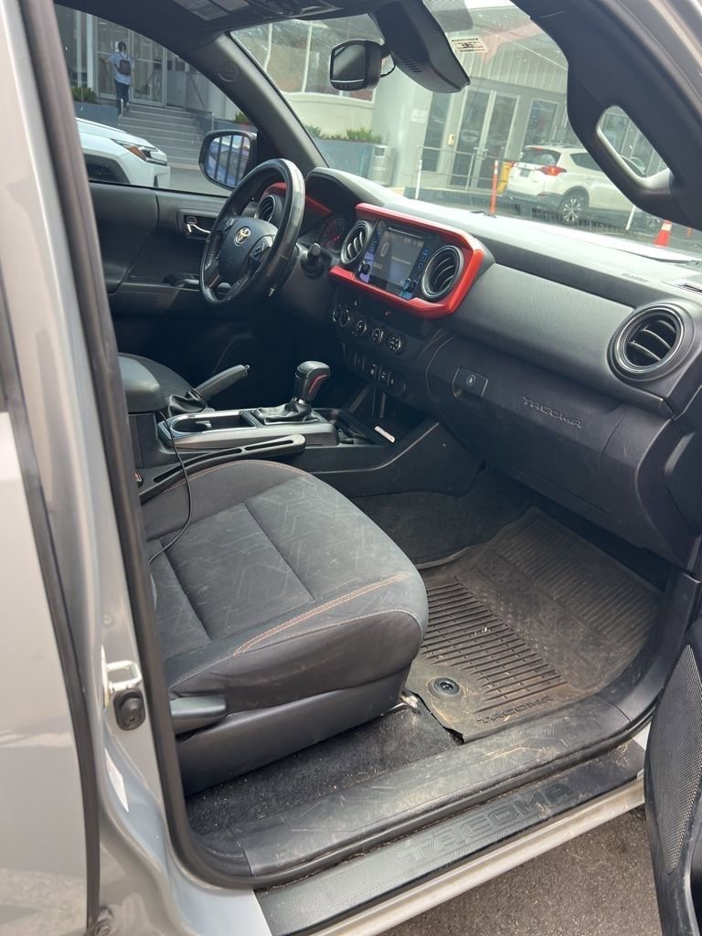 Used 2019 Toyota Tacoma TRD Off-Road AWD/4WD image 9