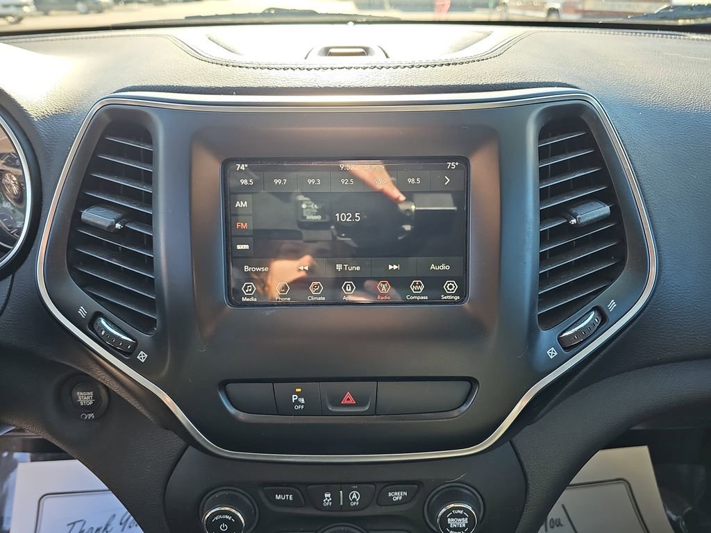 Used 2019 Jeep Cherokee Latitude Plus w/ Comfort/Convenience Group image 25