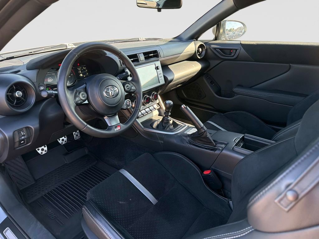 Used 2025 Toyota GR86 Premium w/ ALL Weather Mat Package (TMS) RWD image 15
