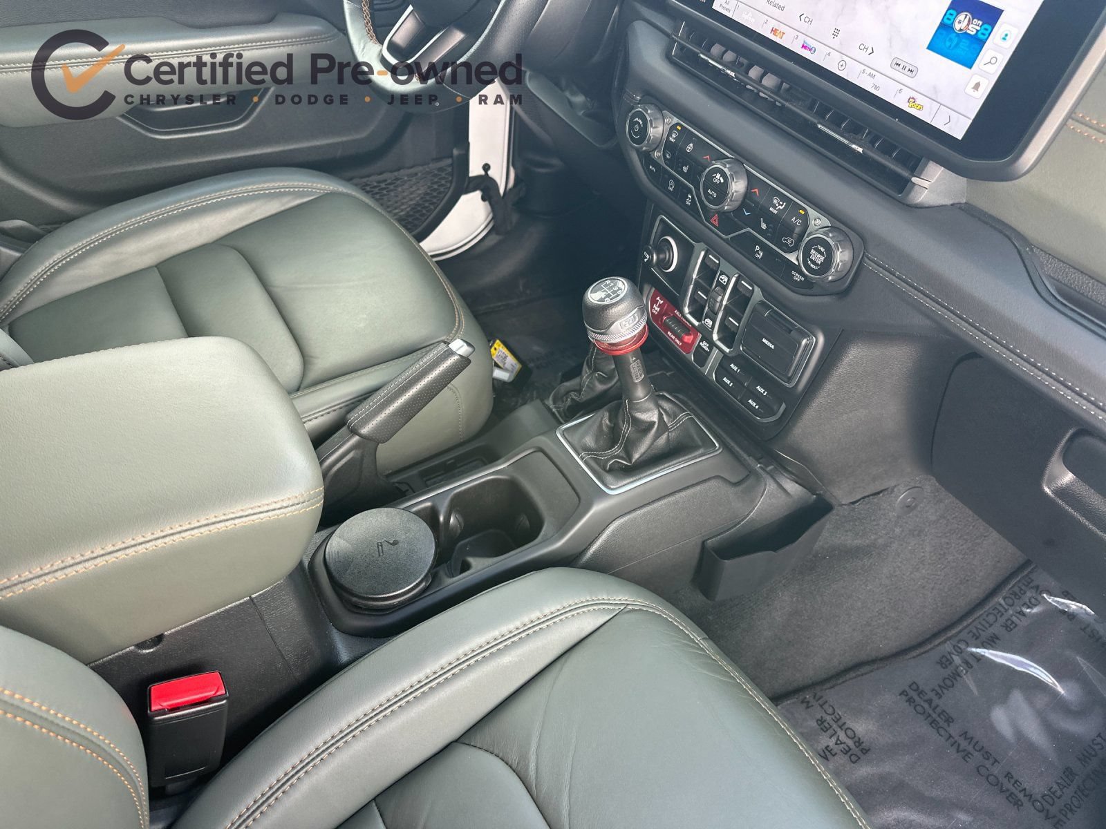 Used 2024 Jeep Gladiator Mojave AWD/4WD image 16