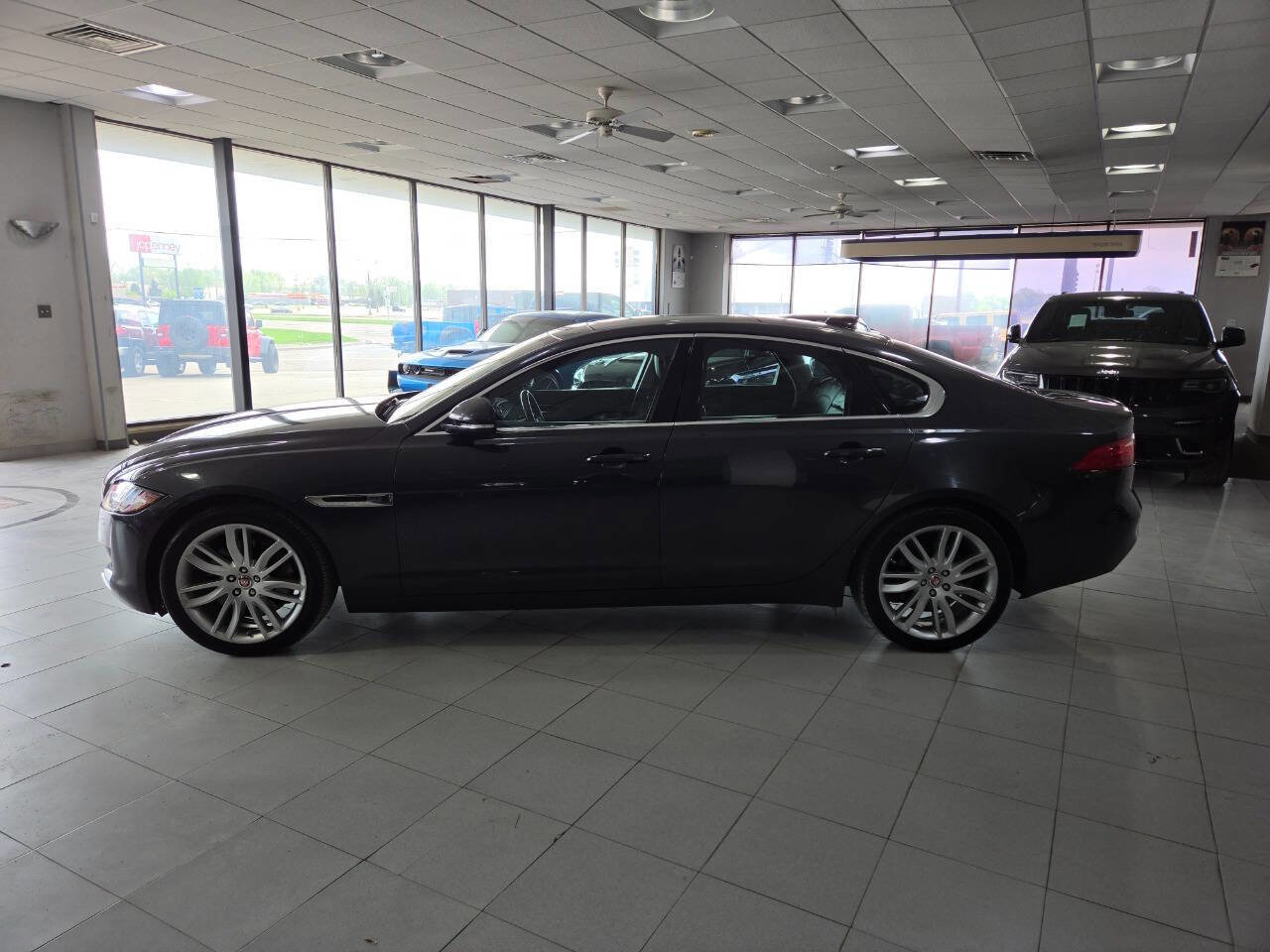 Used 2016 Jaguar XF Prestige AWD/4WD image 4
