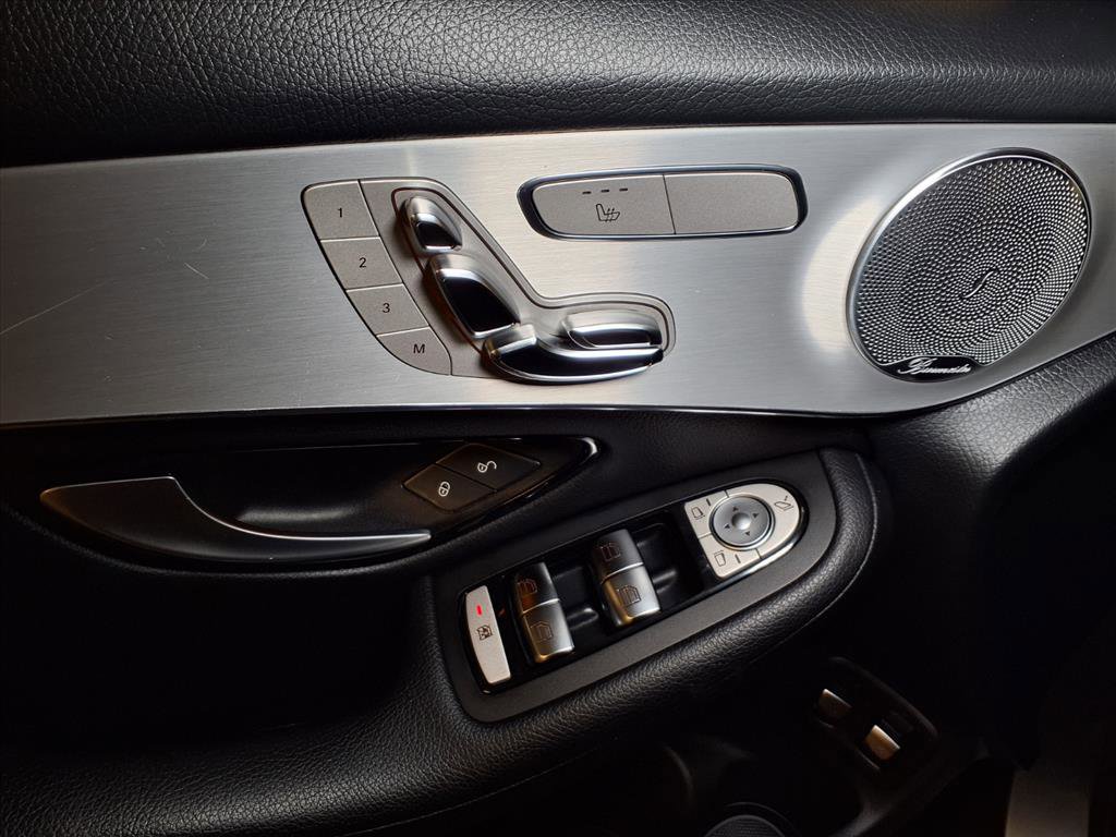 Used 2019 Mercedes-Benz GLC 350e 4MATIC image 16