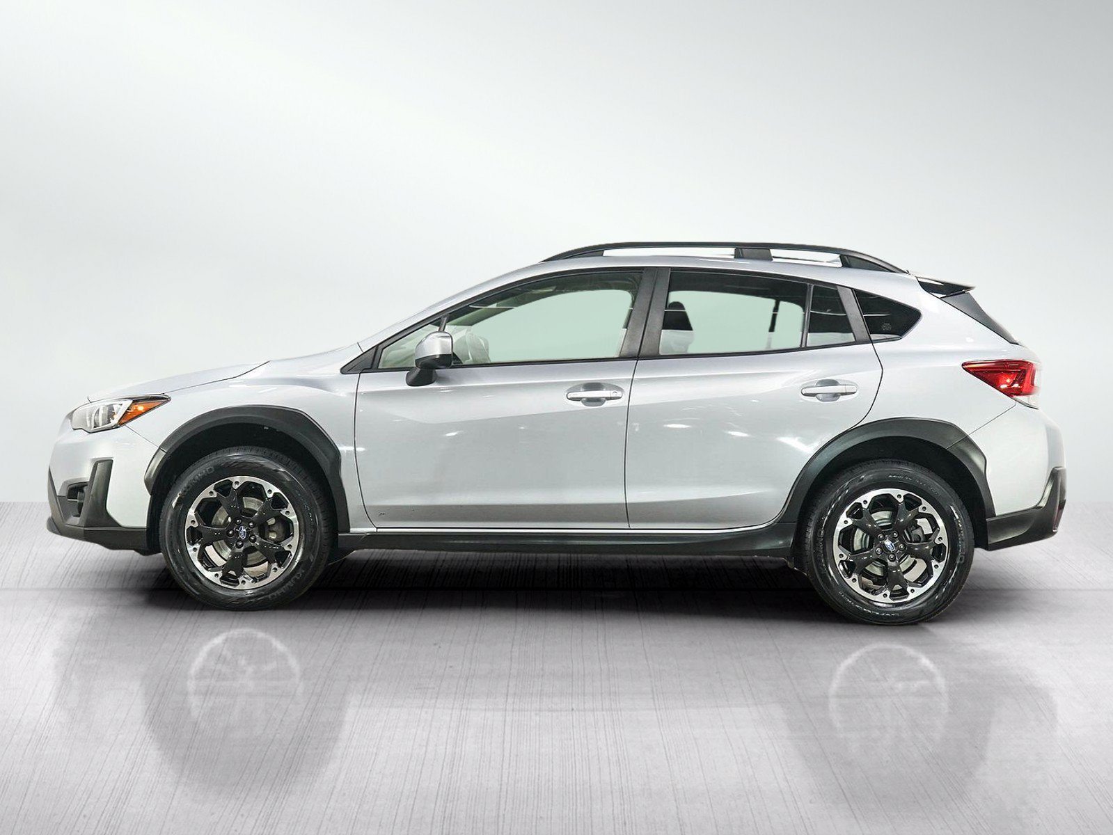 Used 2021 Subaru Crosstrek 2.0i Premium w/ Moonroof Package AWD/4WD image 2