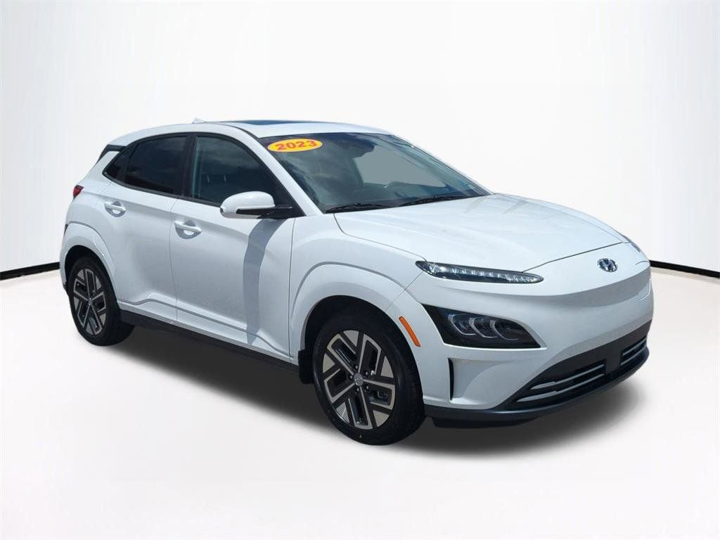 Used 2023 Hyundai Kona Limited w/ Cargo Package FWD image 2
