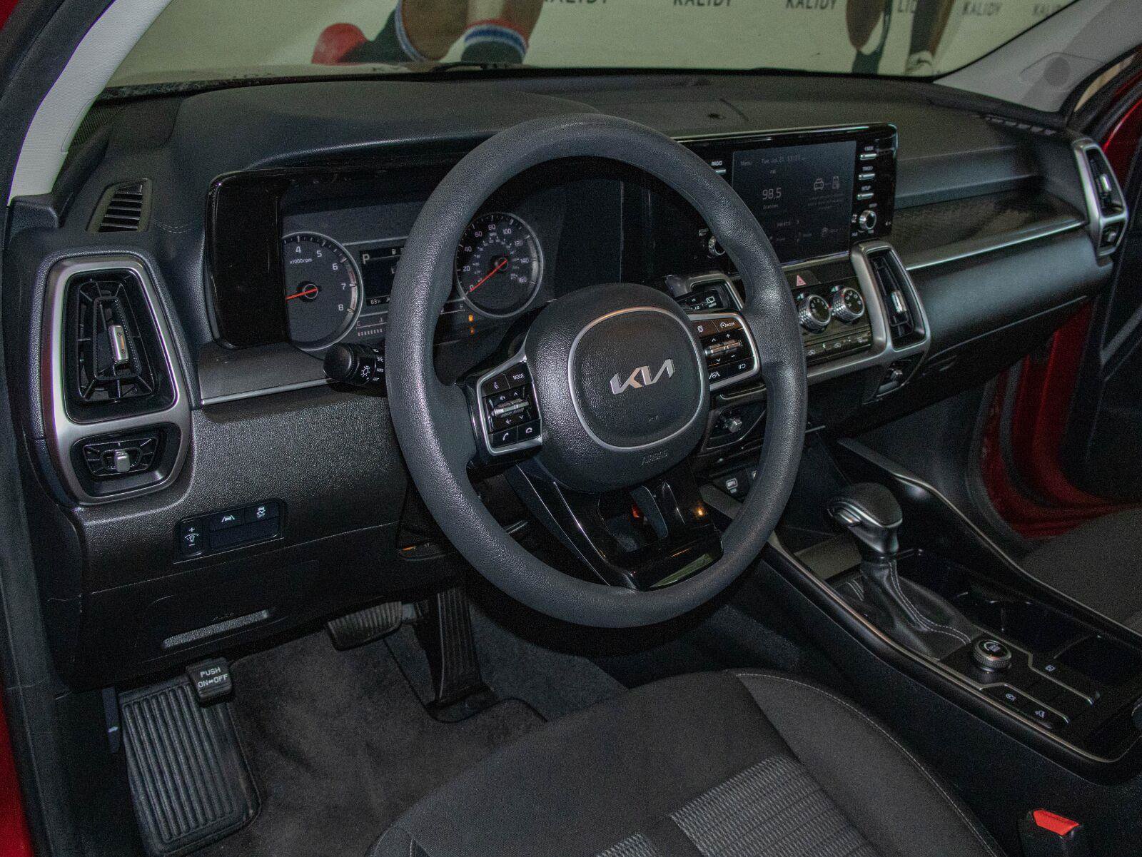 Used 2023 Kia Sorento LX FWD image 5