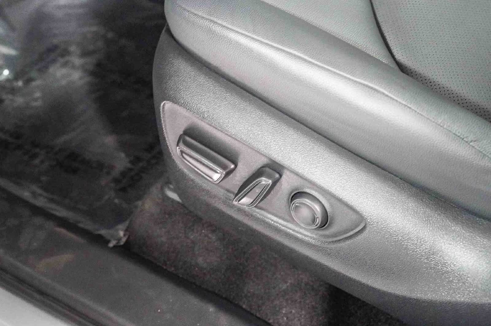 Certified 2025 Toyota Grand Highlander XLE FWD image 24