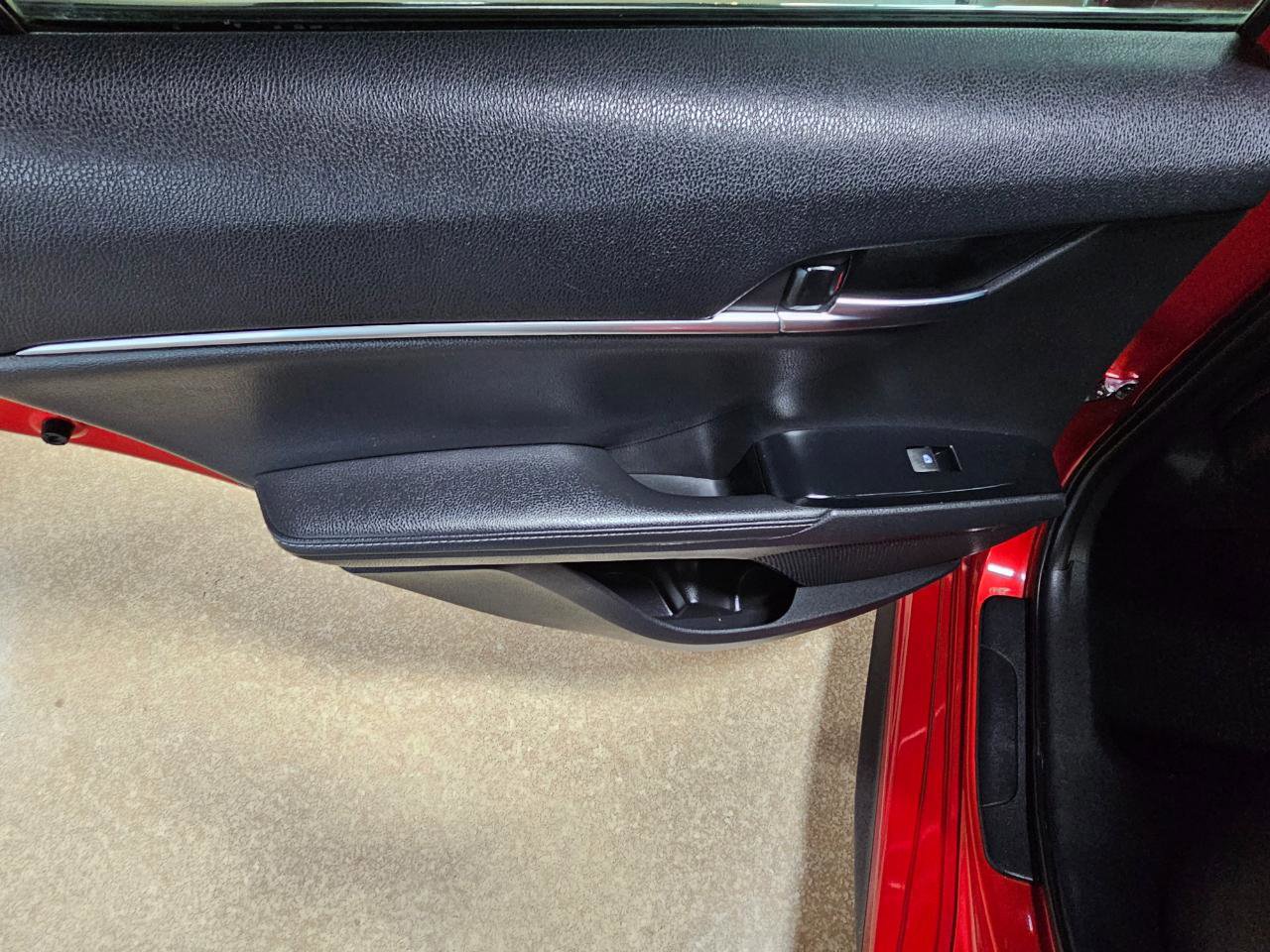 Used 2020 Toyota Camry XSE image 21