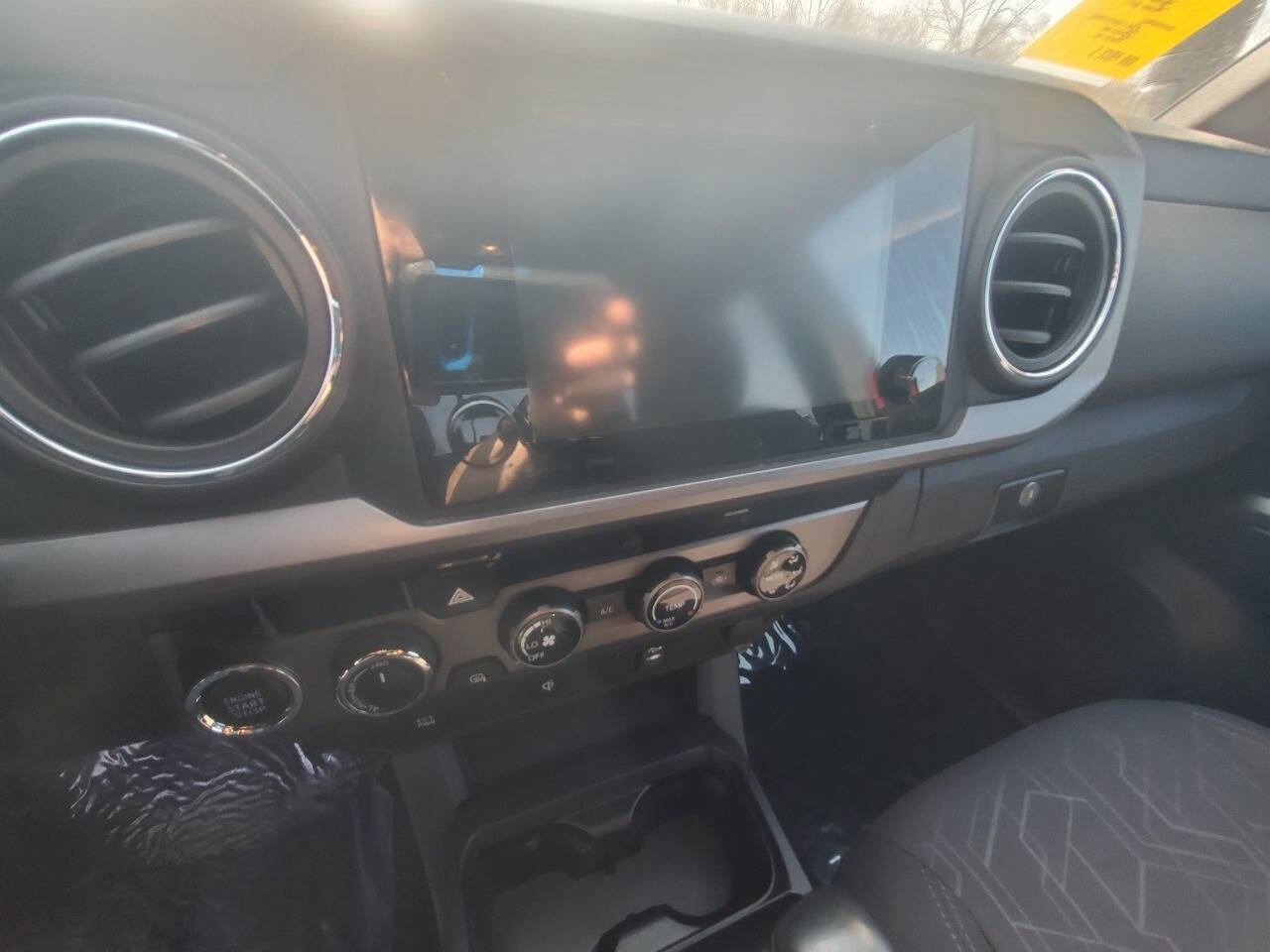 Used 2017 Toyota Tacoma TRD Sport w/ Exterior Package image 18