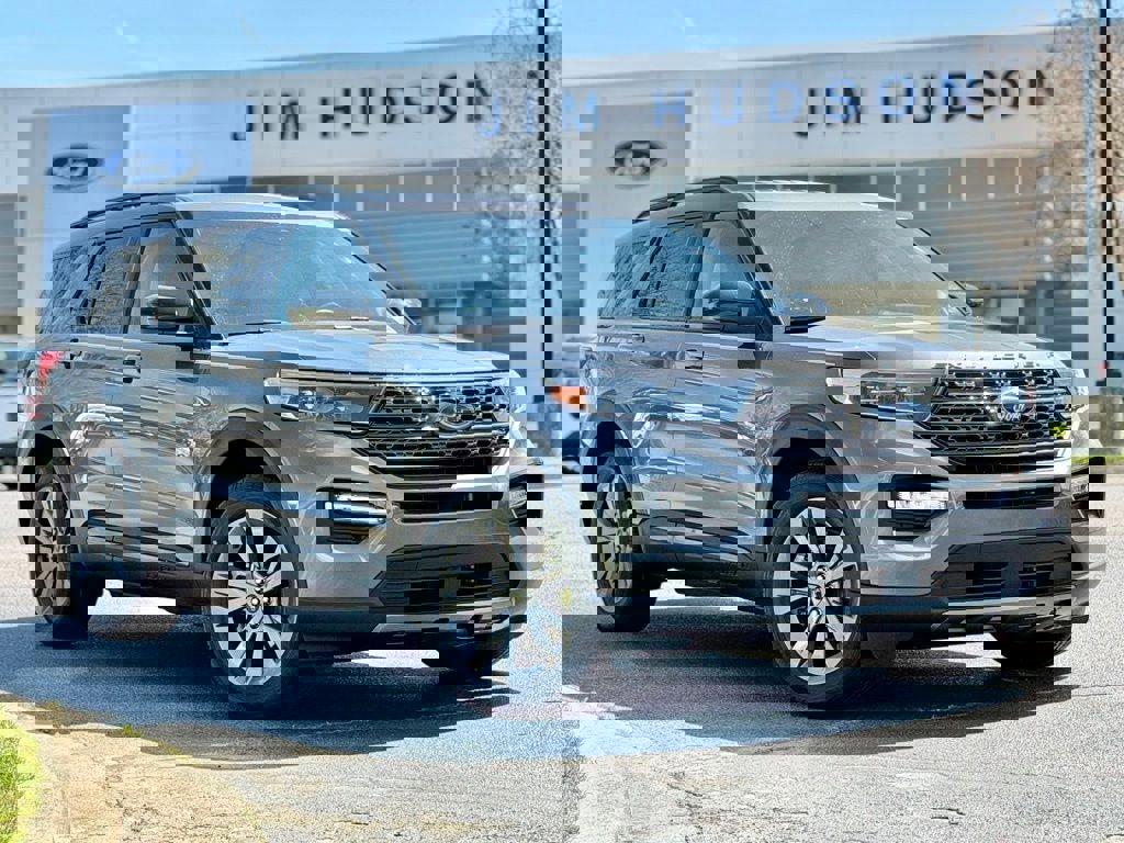 Certified 2022 Ford Explorer XLT w/ Equipment Group 202A image 2