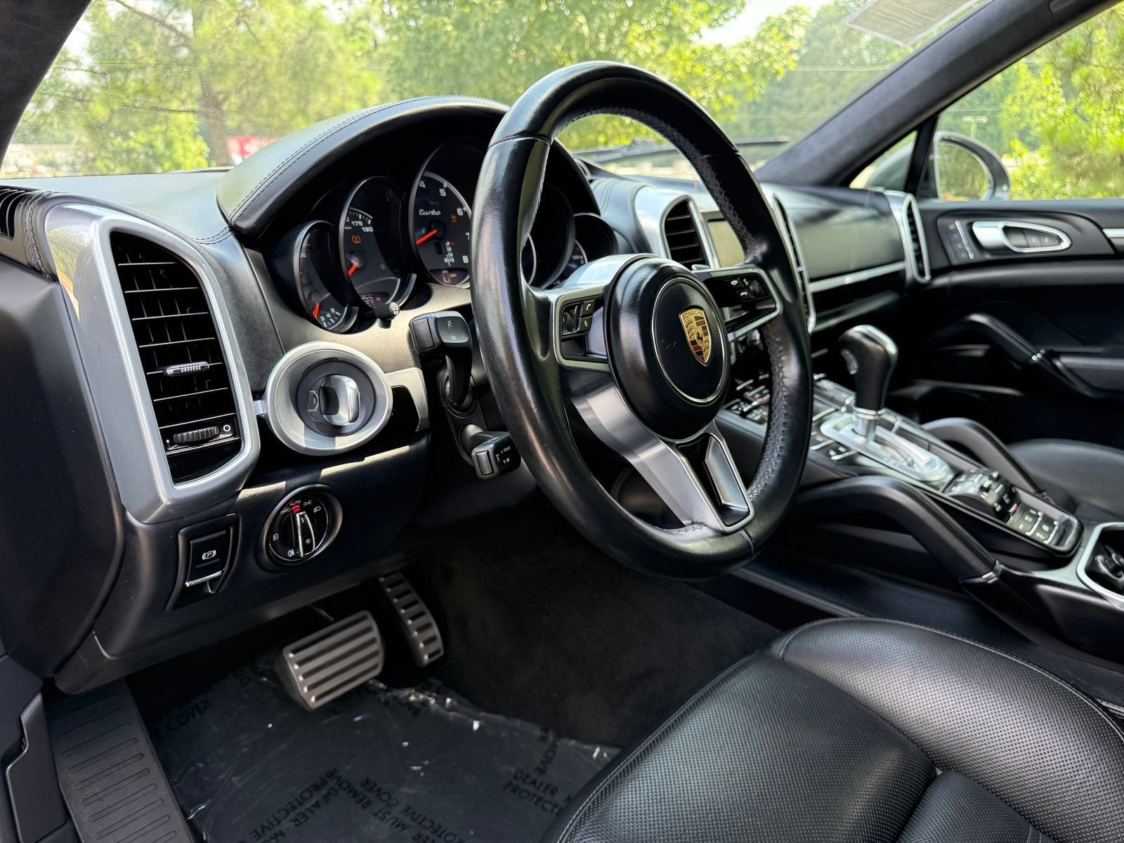 Used 2016 Porsche Cayenne Turbo AWD/4WD image 22