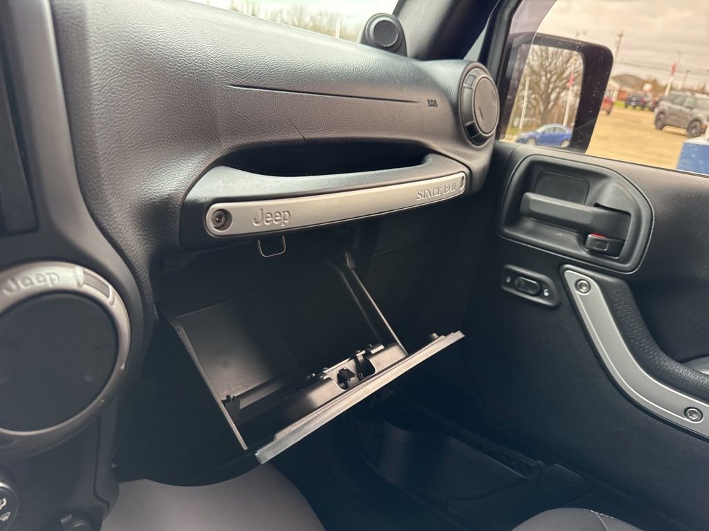 Used 2013 Jeep Wrangler Sahara image 22