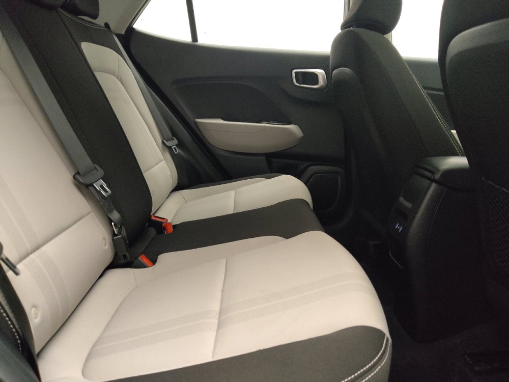 Used 2025 Hyundai Venue SEL FWD image 19