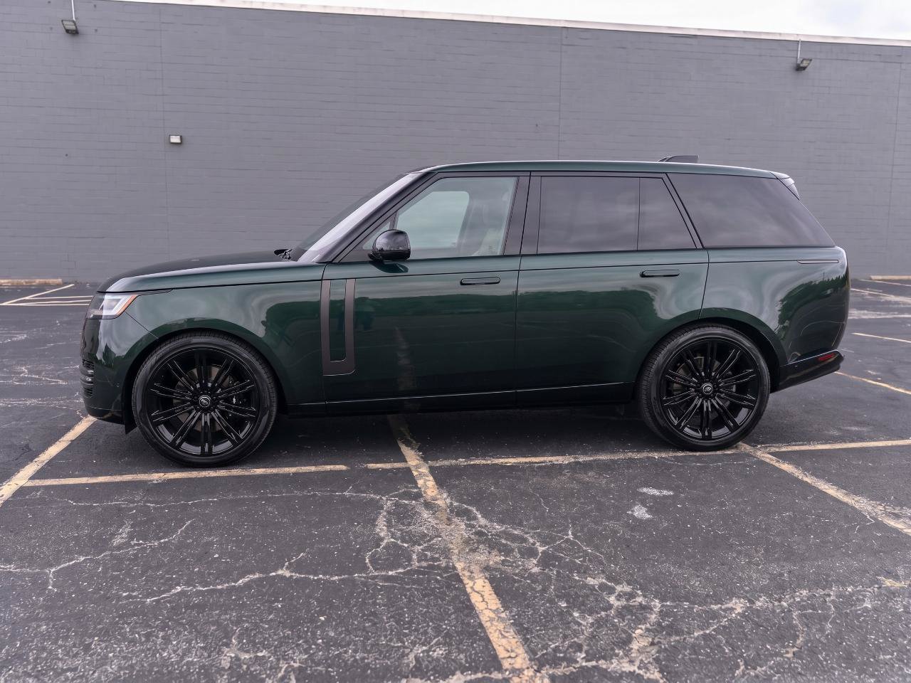 Used 2024 Land Rover Range Rover SE AWD/4WD image 4