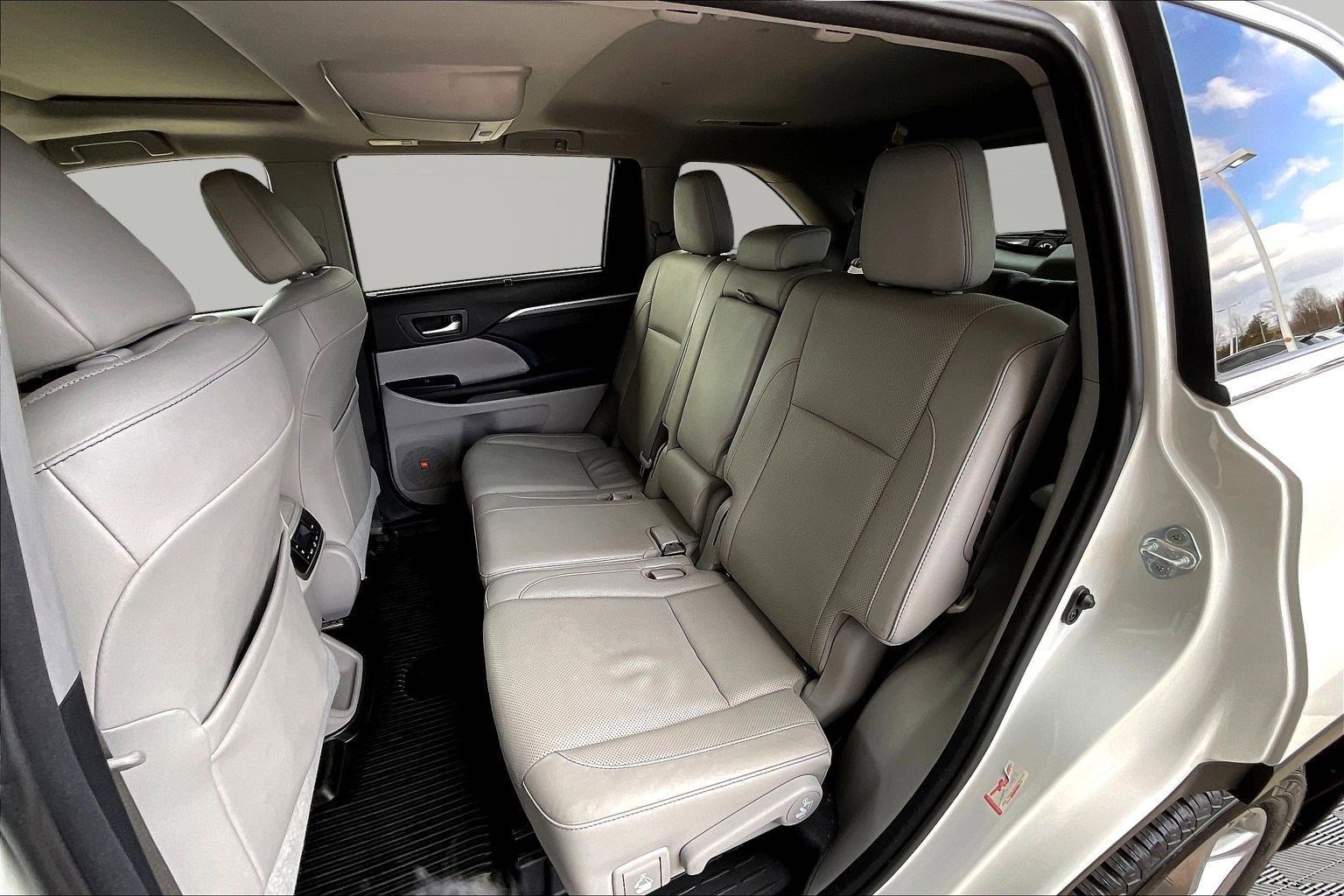 Used 2017 Toyota Highlander Limited image 23