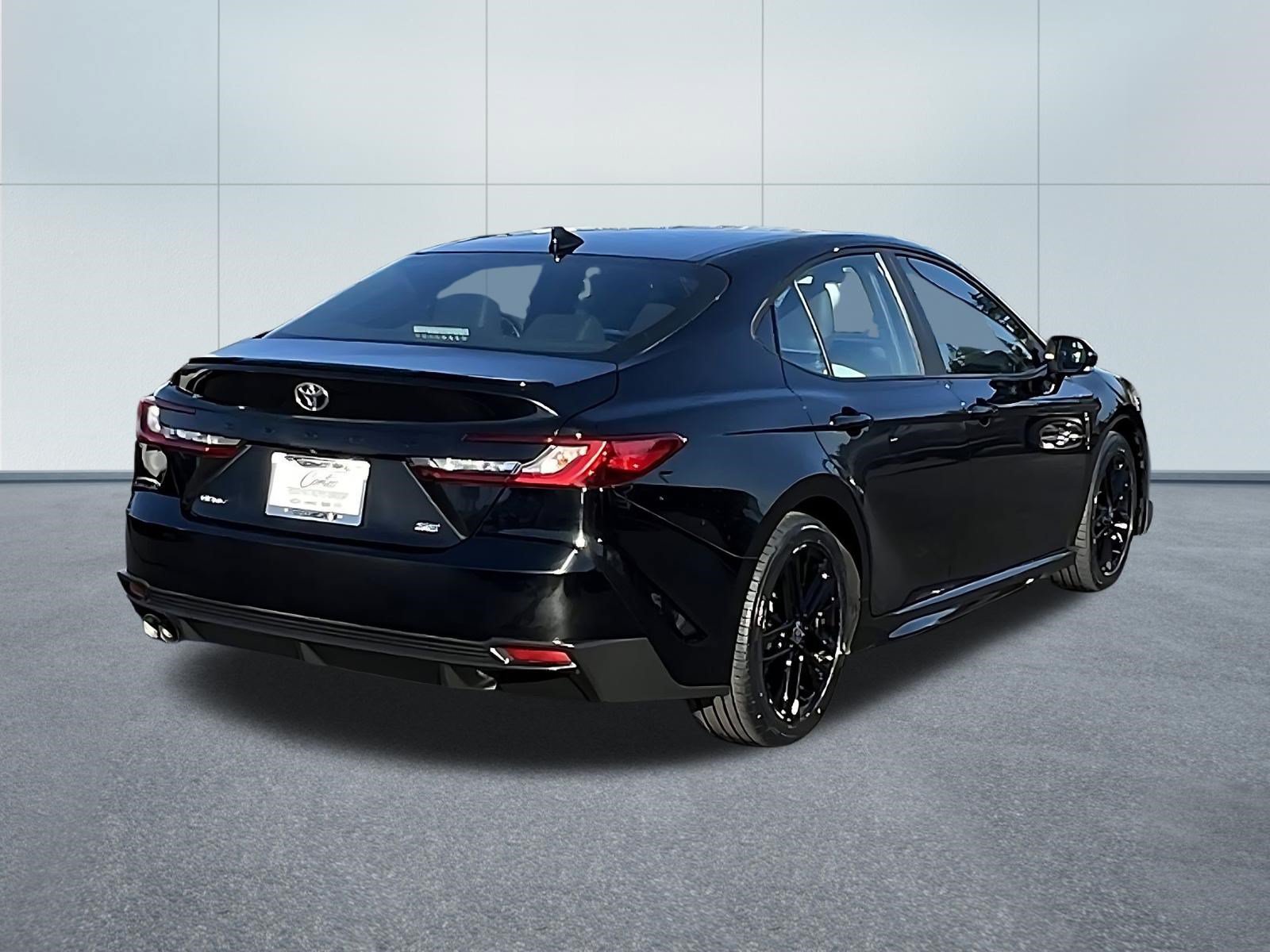 Used 2025 Toyota Camry SE FWD image 6