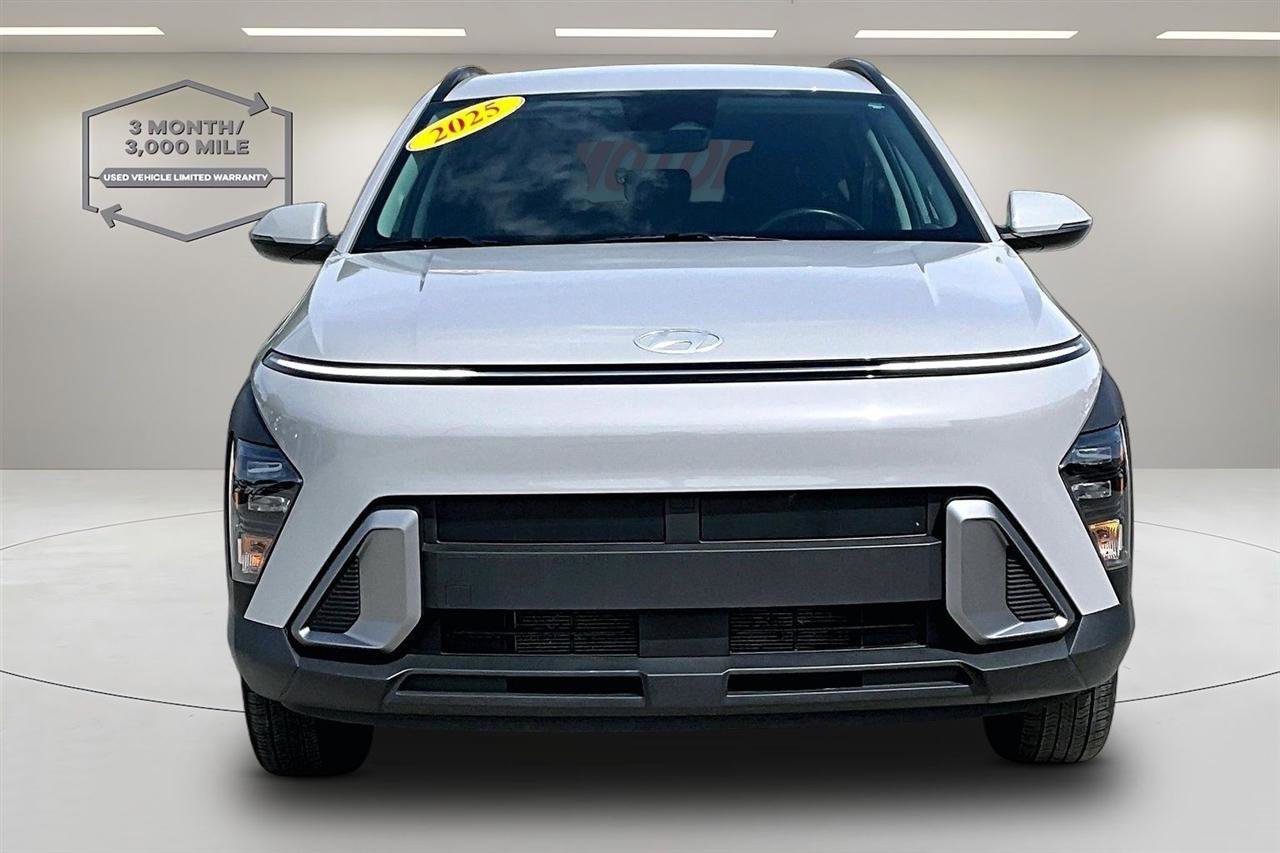 Used 2025 Hyundai Kona SEL AWD/4WD image 2