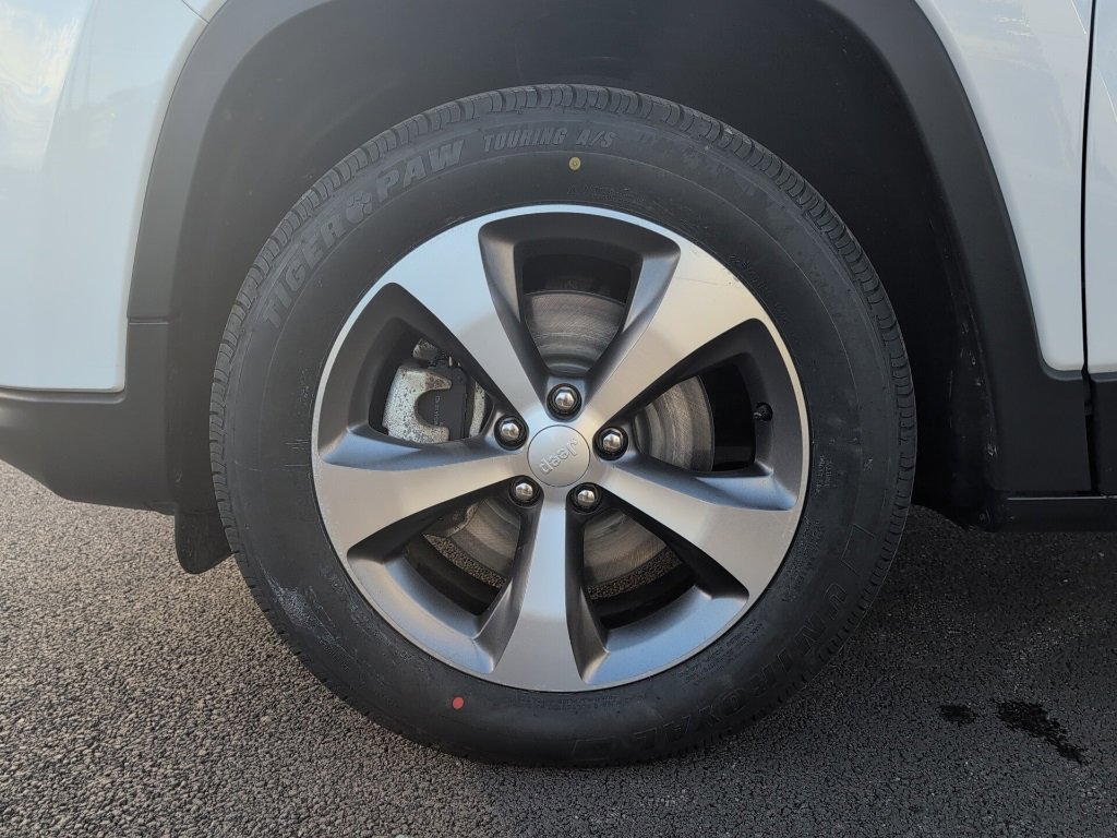 Used 2022 Jeep Cherokee Limited image 10