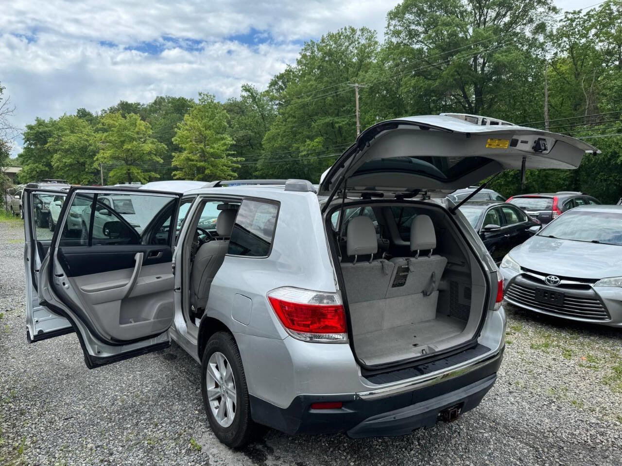 Used 2013 Toyota Highlander SE image 10