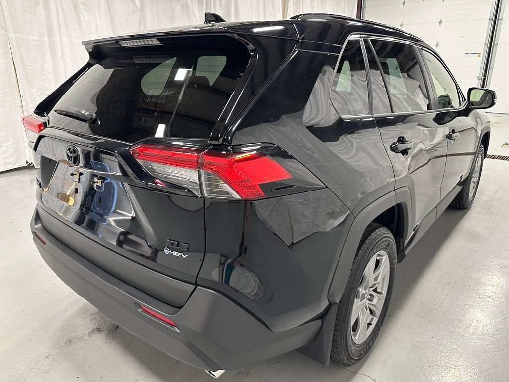 Used 2025 Toyota RAV4 XLE AWD/4WD image 7