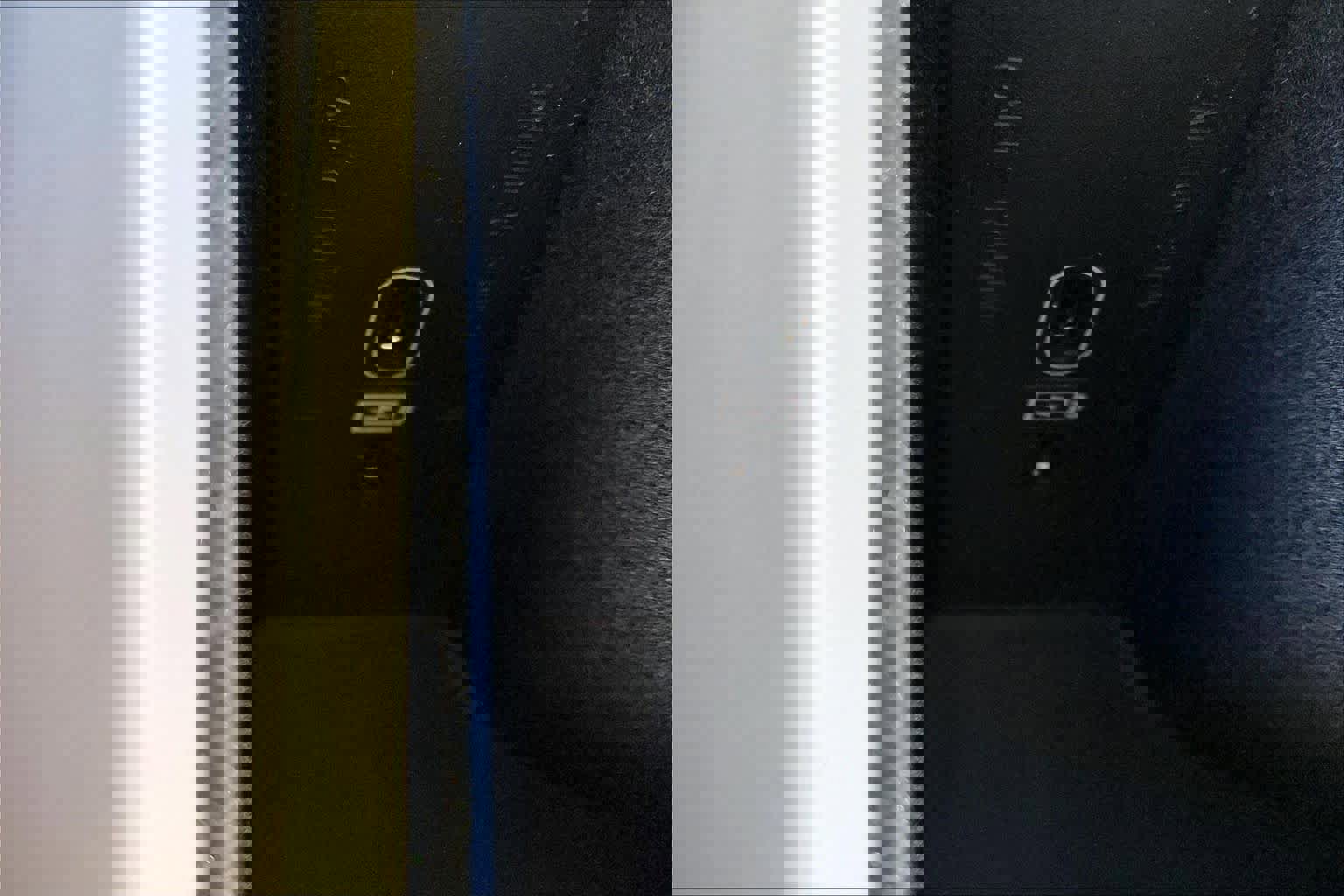 Used 2023 Volvo XC60 T8 Ultimate w/ Climate Package image 37