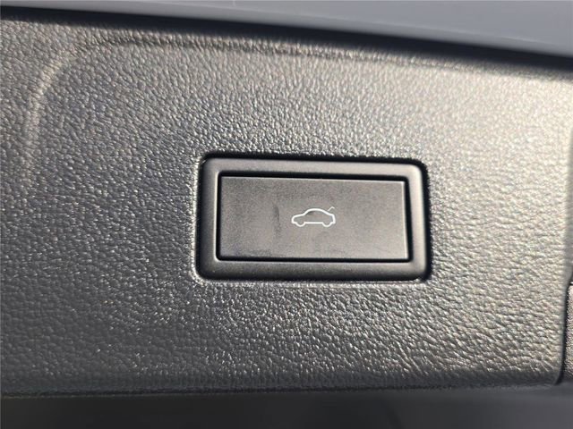 Used 2025 Volkswagen Atlas SE FWD image 10