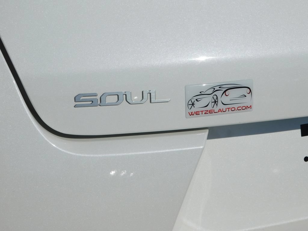 Used 2025 Kia Soul LX w/ LX Technology Package FWD image 37