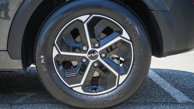 Used 2025 Kia Niro EX FWD image 14