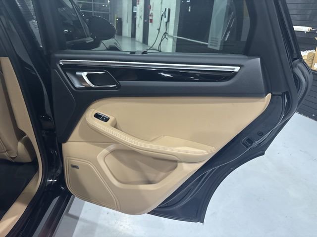 Used 2021 Porsche Macan image 32