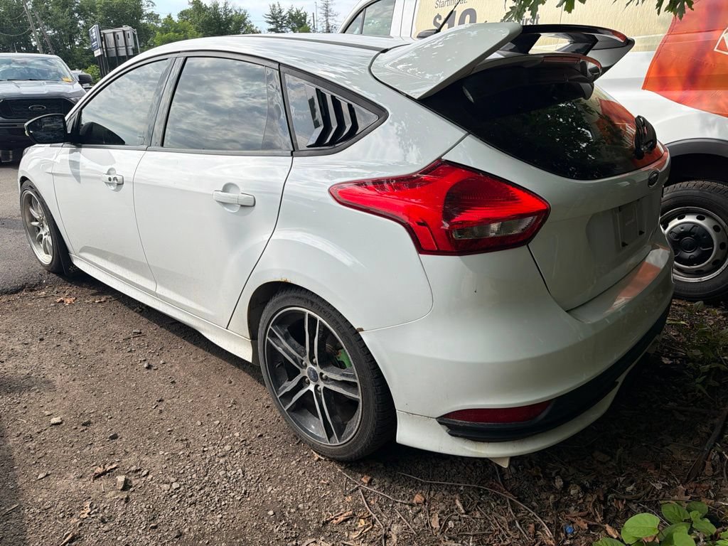 Used 2017 Ford Focus ST w/ Equipment Group 402A FWD image 3