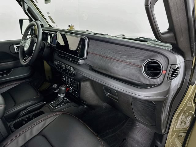 Used 2025 Jeep Wrangler Unlimited Rubicon AWD/4WD image 34