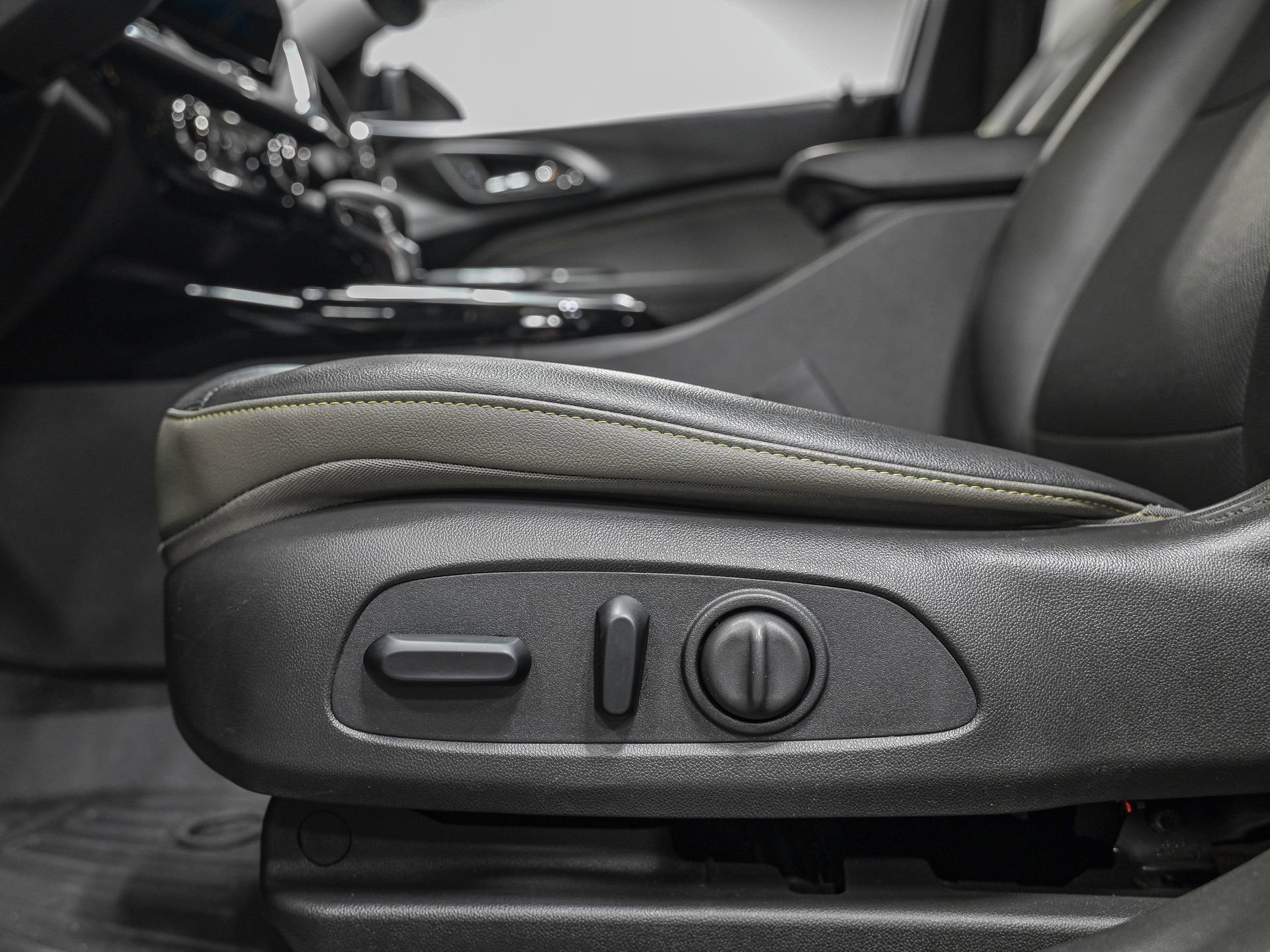 Used 2025 Chevrolet Trax ACTIV w/ Driver Confidence Package image 13