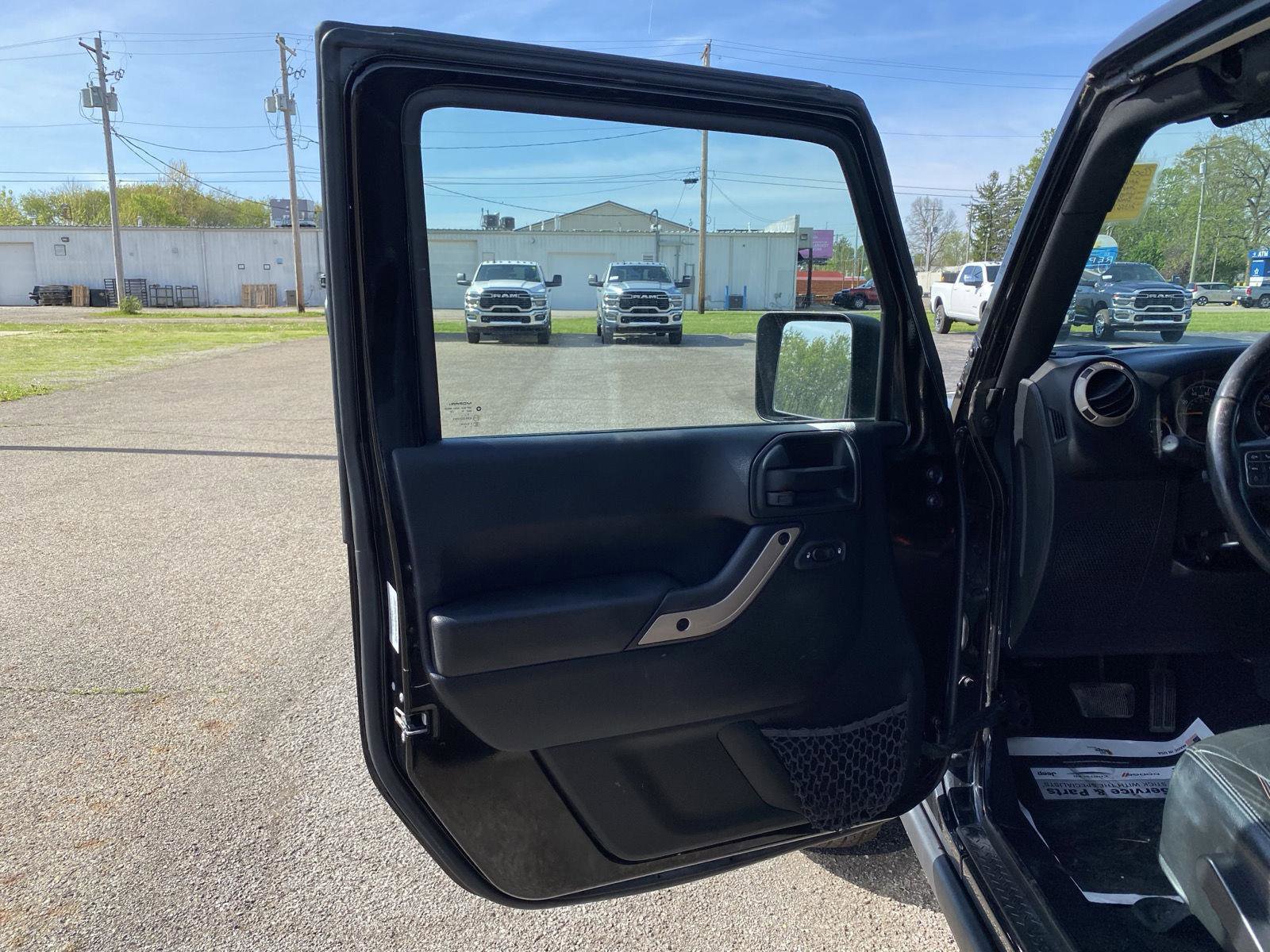 Used 2016 Jeep Wrangler Unlimited Sahara AWD/4WD image 12