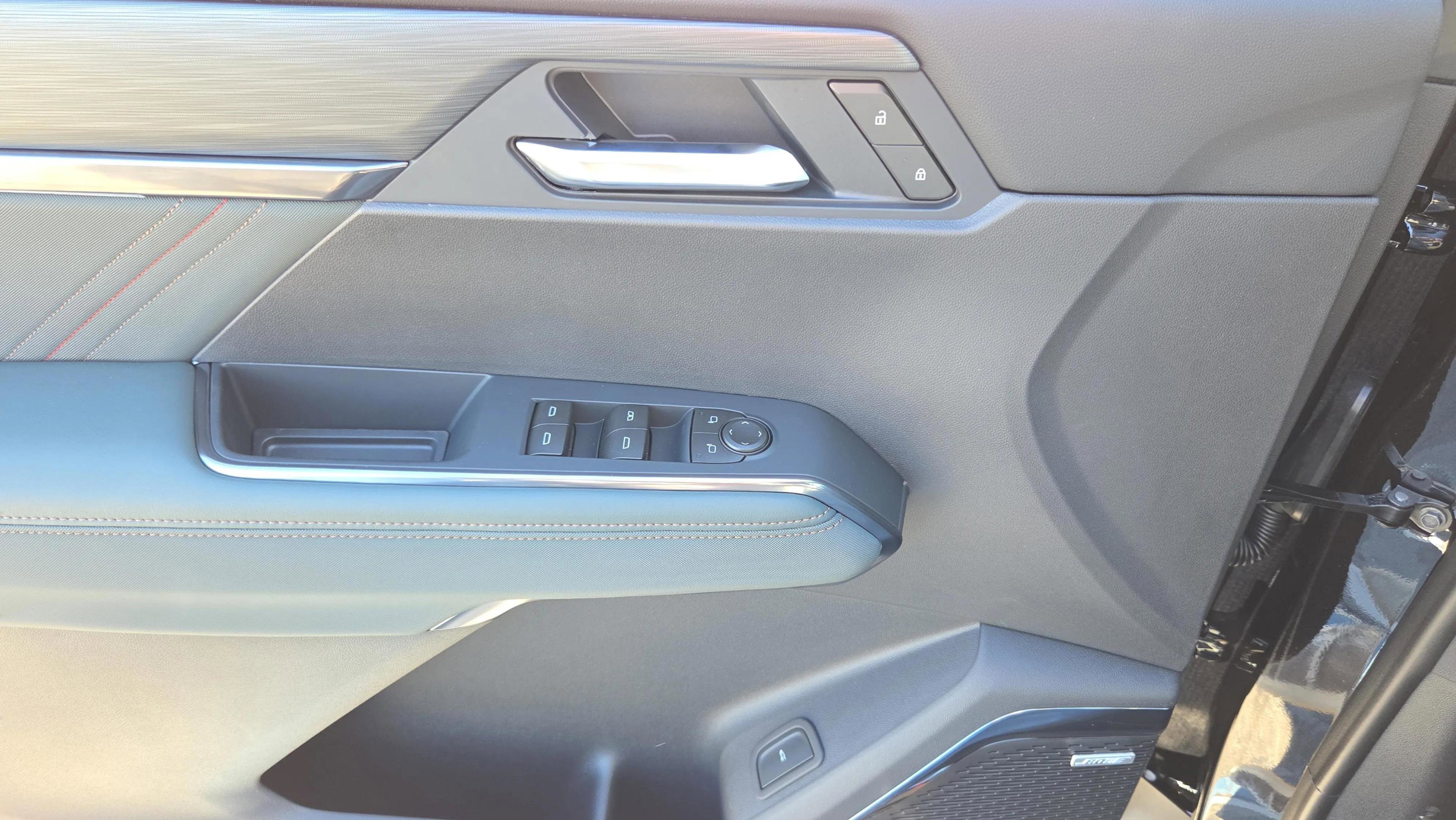 New 2026 GMC Acadia AT4 w/ Luxury Package AWD/4WD image 27