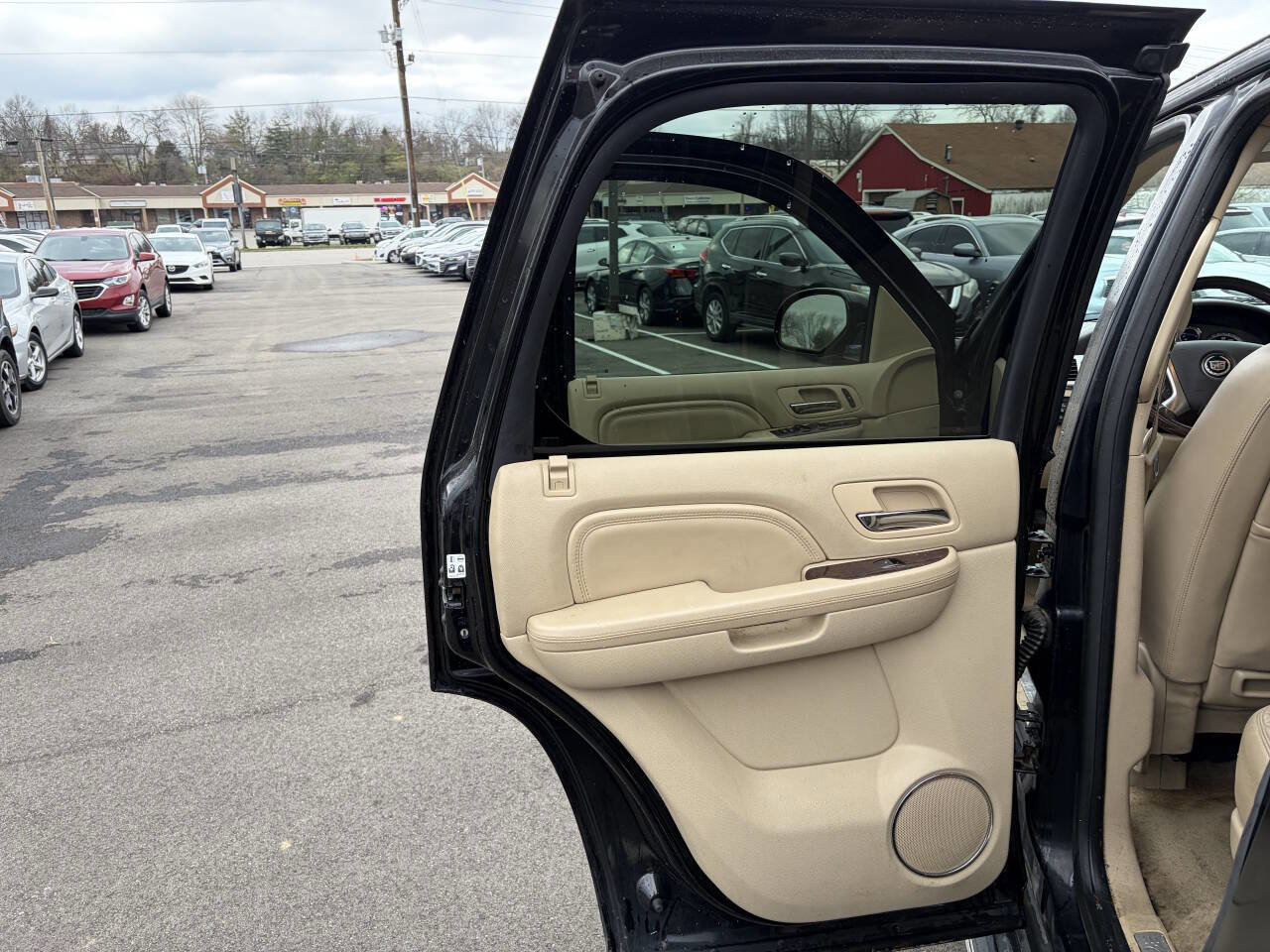 Used 2012 Cadillac Escalade Luxury image 16