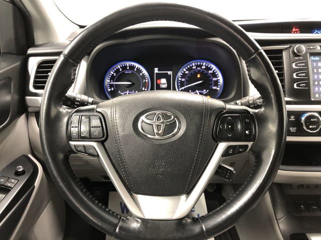 Used 2019 Toyota Highlander XLE image 16