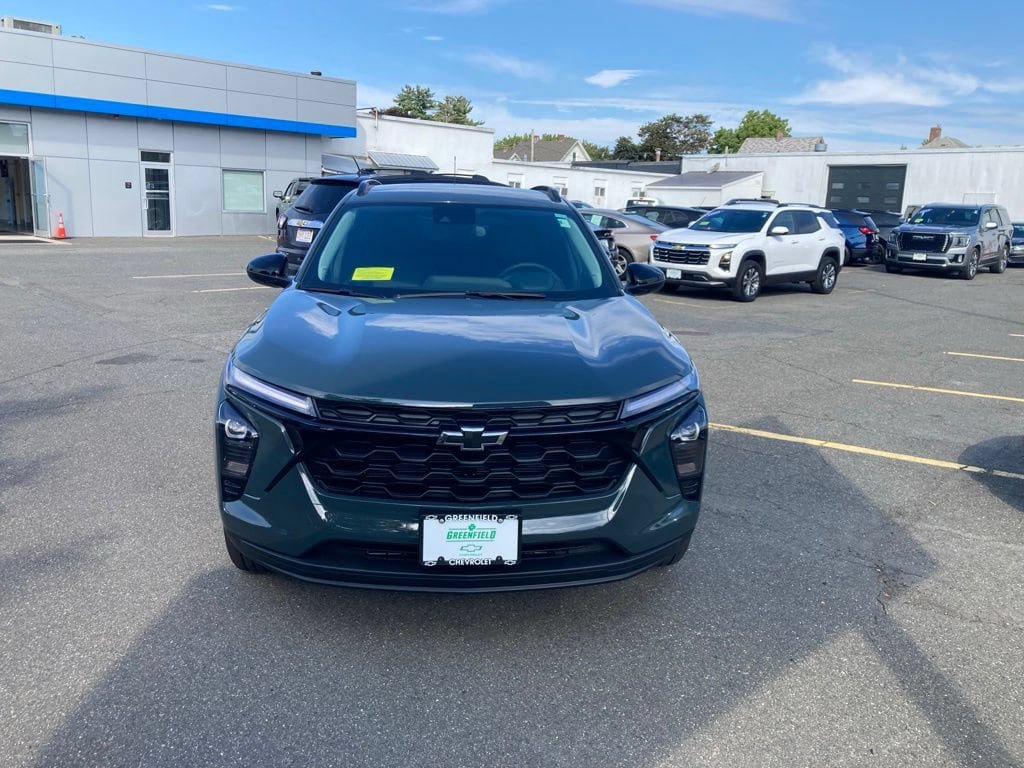 New 2026 Chevrolet Trax LT w/ Midnight Edition FWD image 2